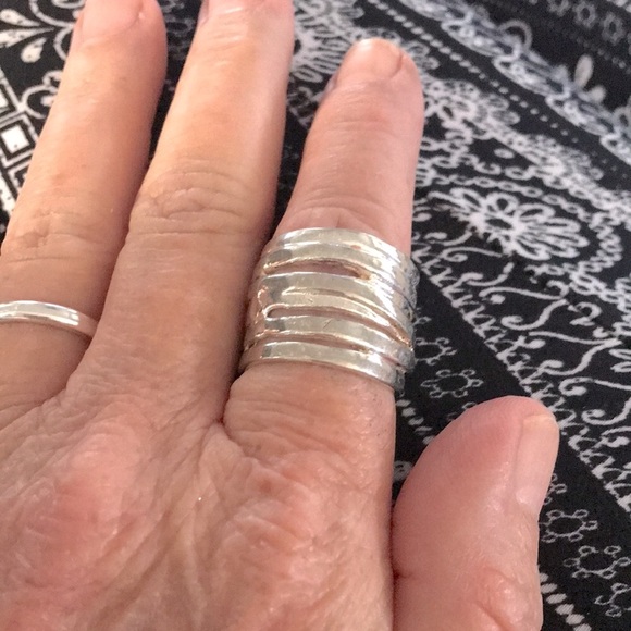 Jewelry - Sterling silver swirled band ring Sz 8.5